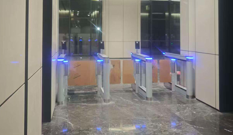 恭喜宜泊云成功交付武汉某大厦人行通道项目